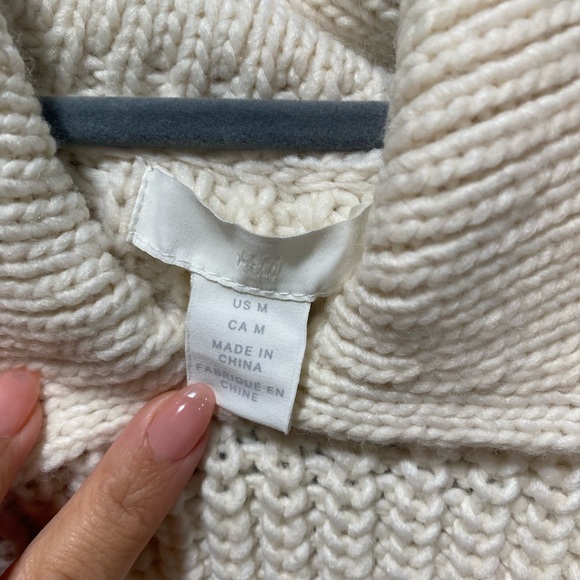 H&M collares rib- knit sweater. Size Medium. - Picture 4 of 9